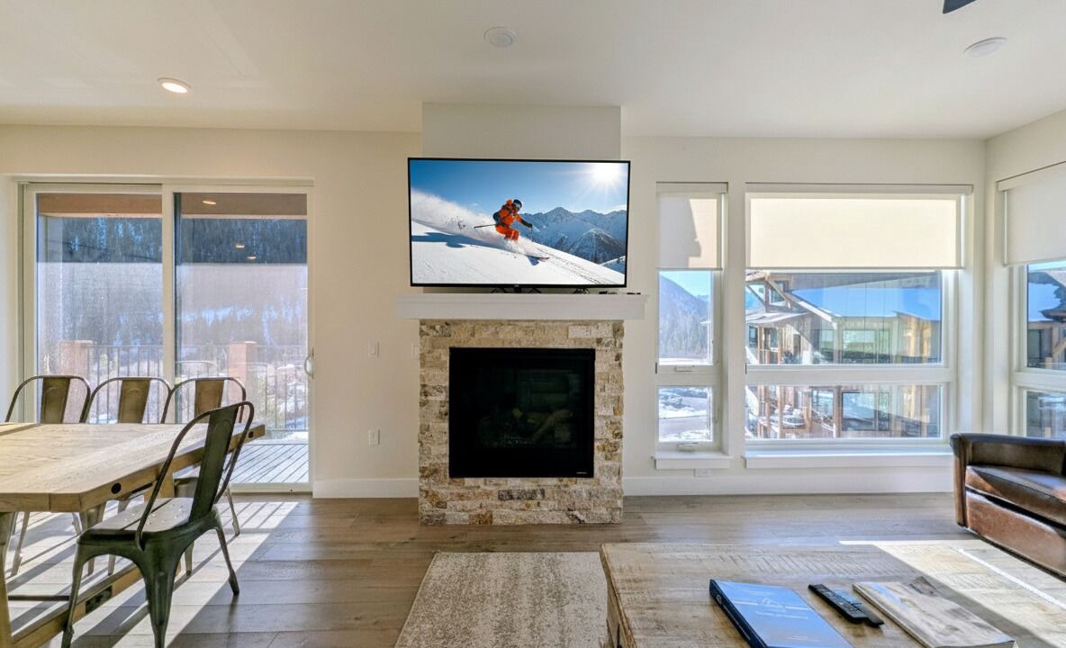 Photo of Livingroom in Lakeside Village