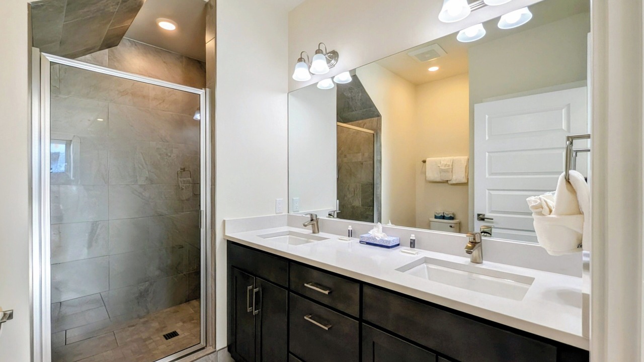 Photo of Bathroom in Lakeside Village