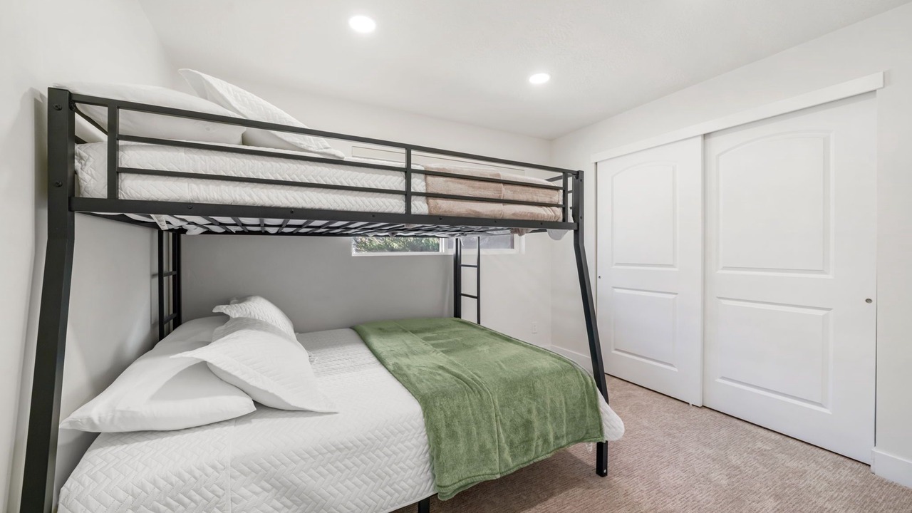 Photo of Bedroom in Olympus Cove