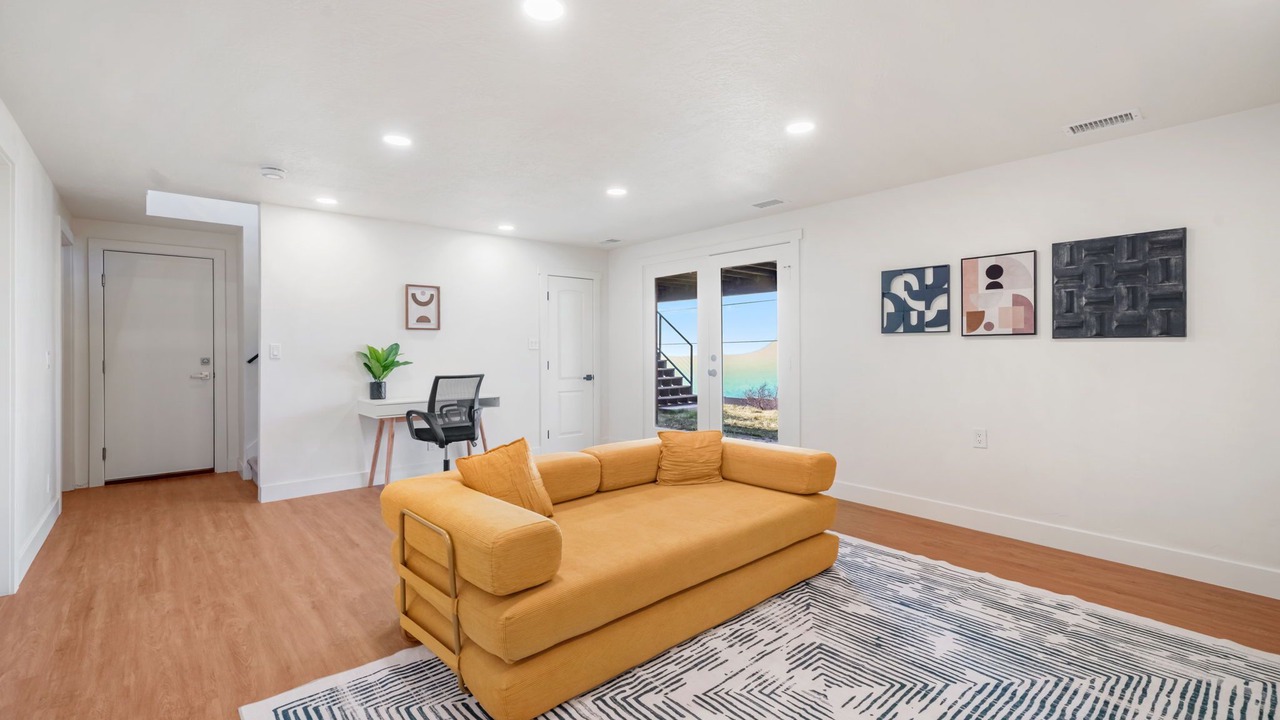 Photo of Livingroom in Olympus Cove