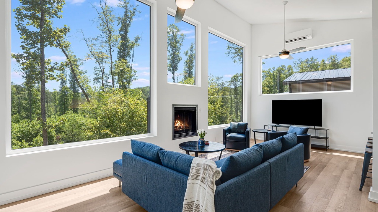 Photo of Livingroom in Lake Toxaway