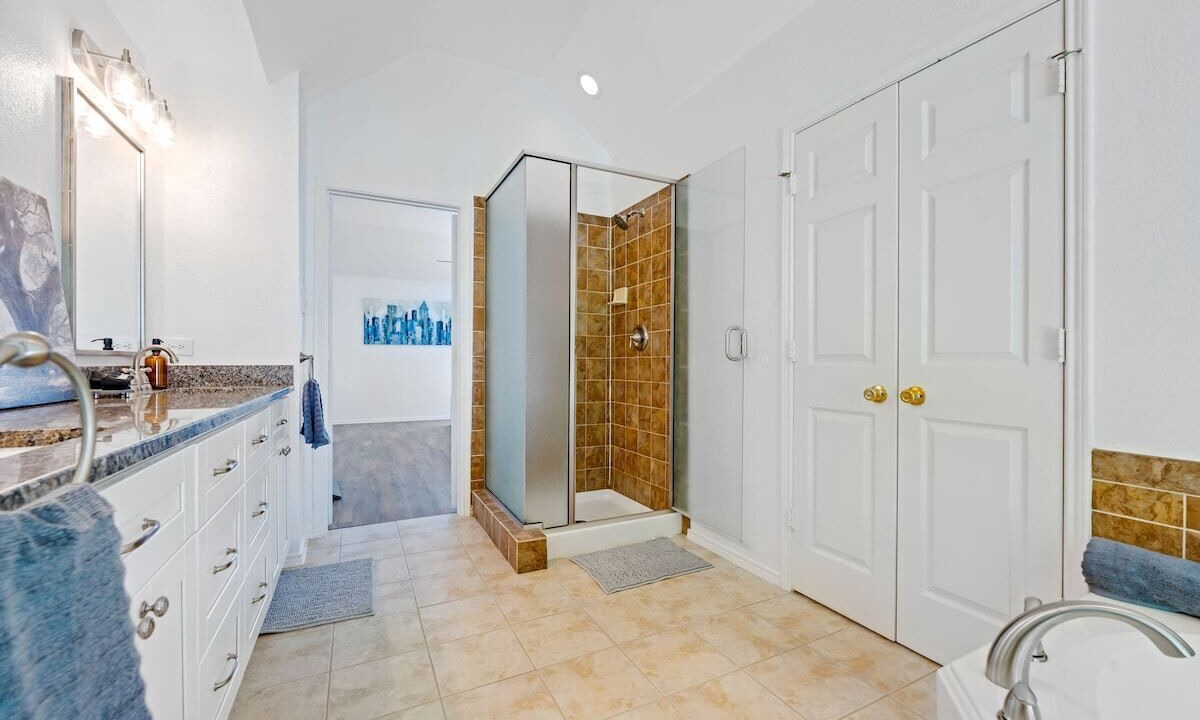Photo of Bathroom in Allen