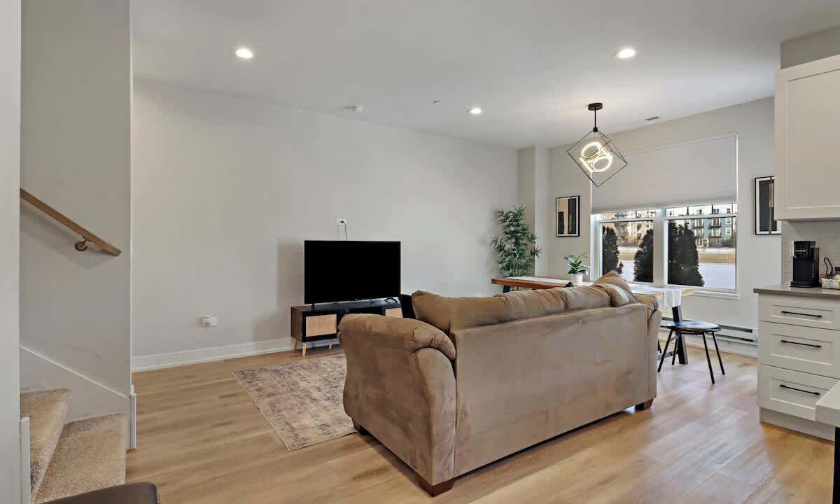 Photo of Livingroom in Warrenville