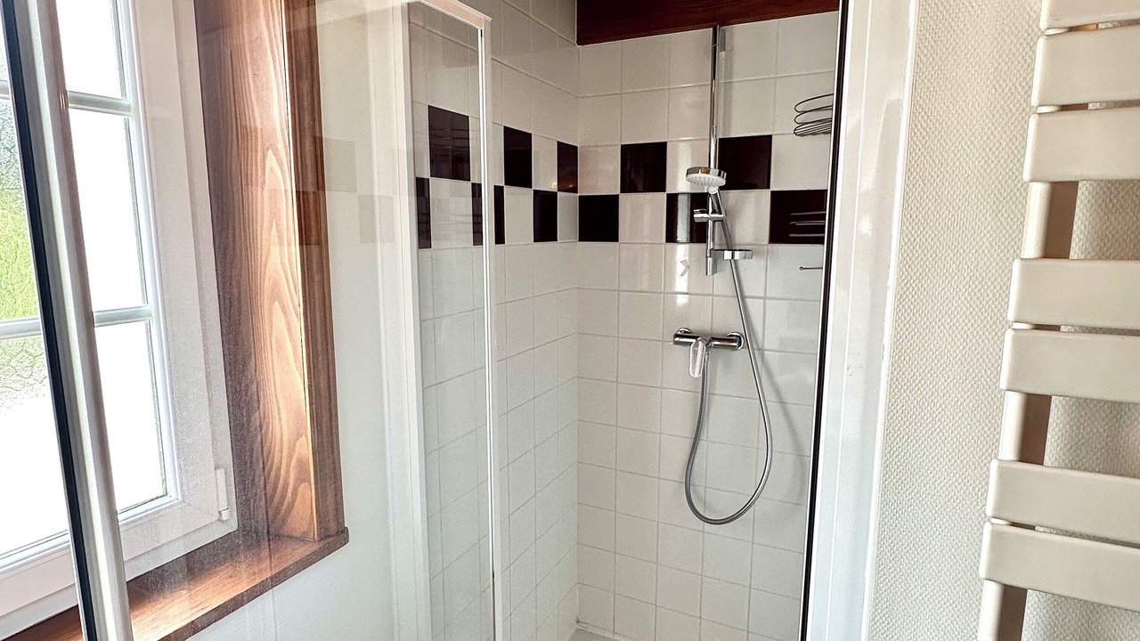 Photo of Bathroom in Rue