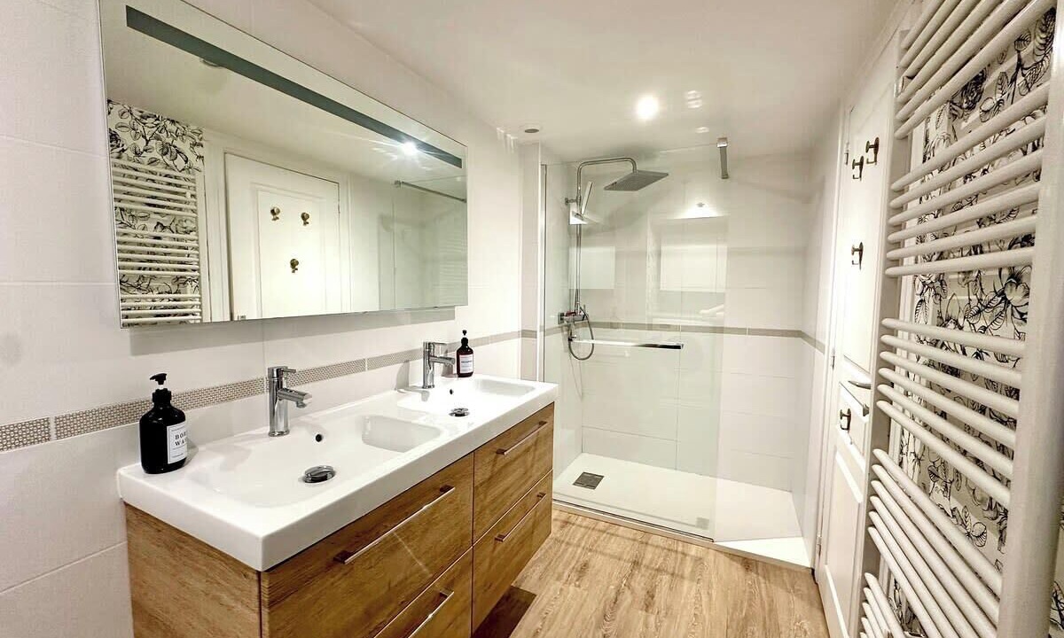 Photo of Bathroom in Abbeville