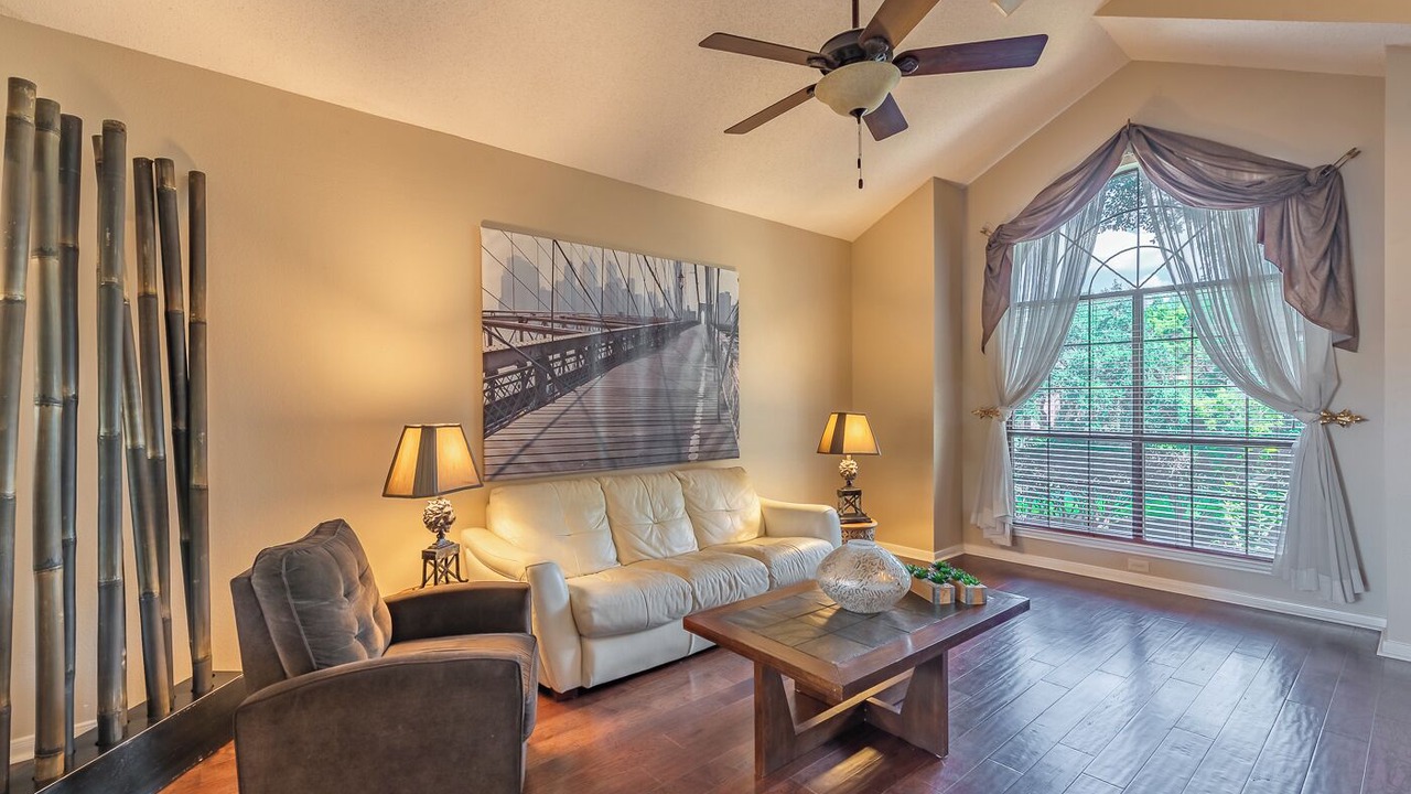 Photo of Livingroom in Legend Hills
