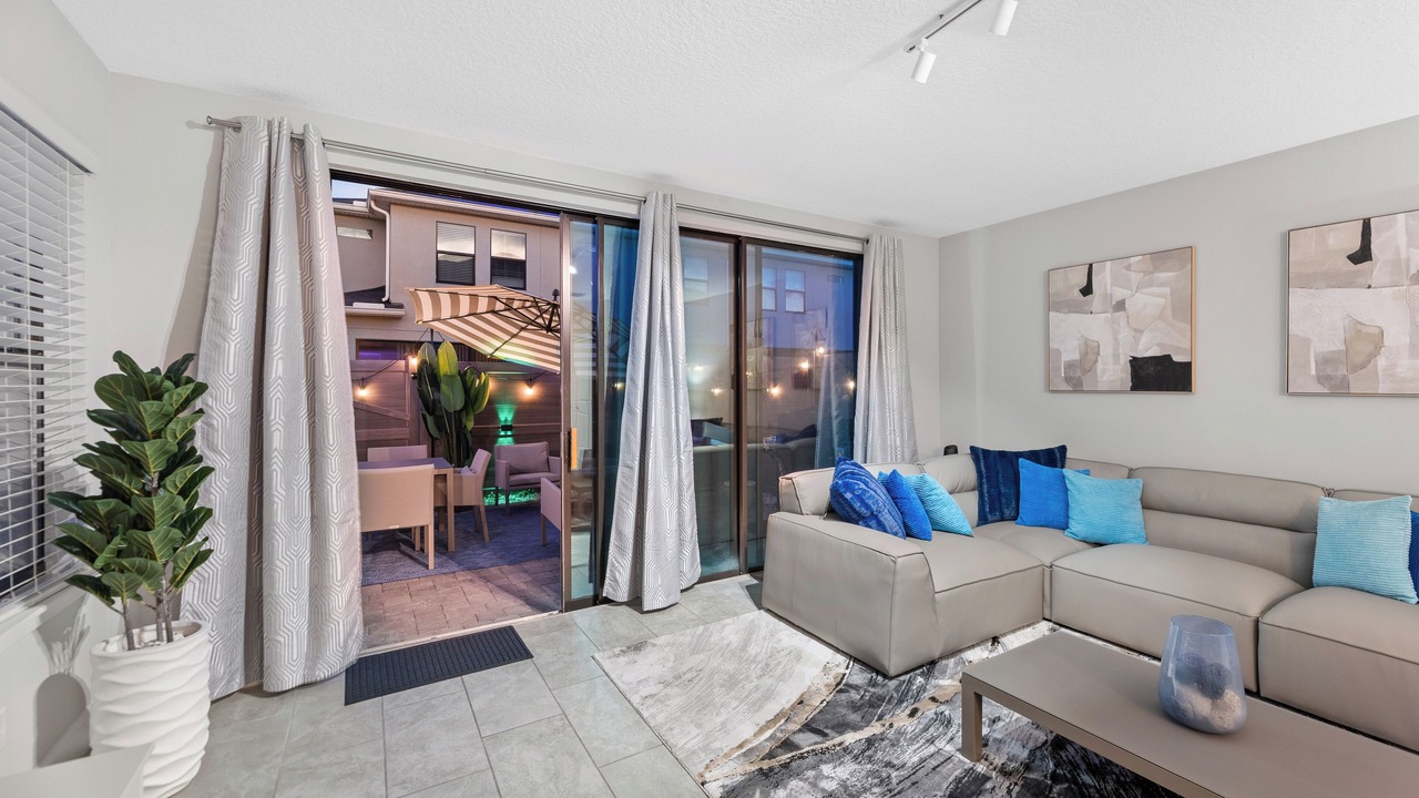 Photo of Livingroom in Eagle Pointe South