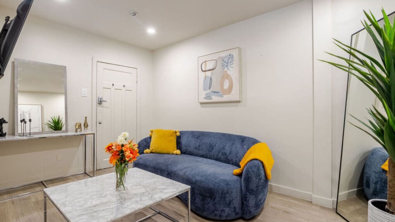Photo of Livingroom in Cote-Des-Neiges—Notre-Dame-De-Grace