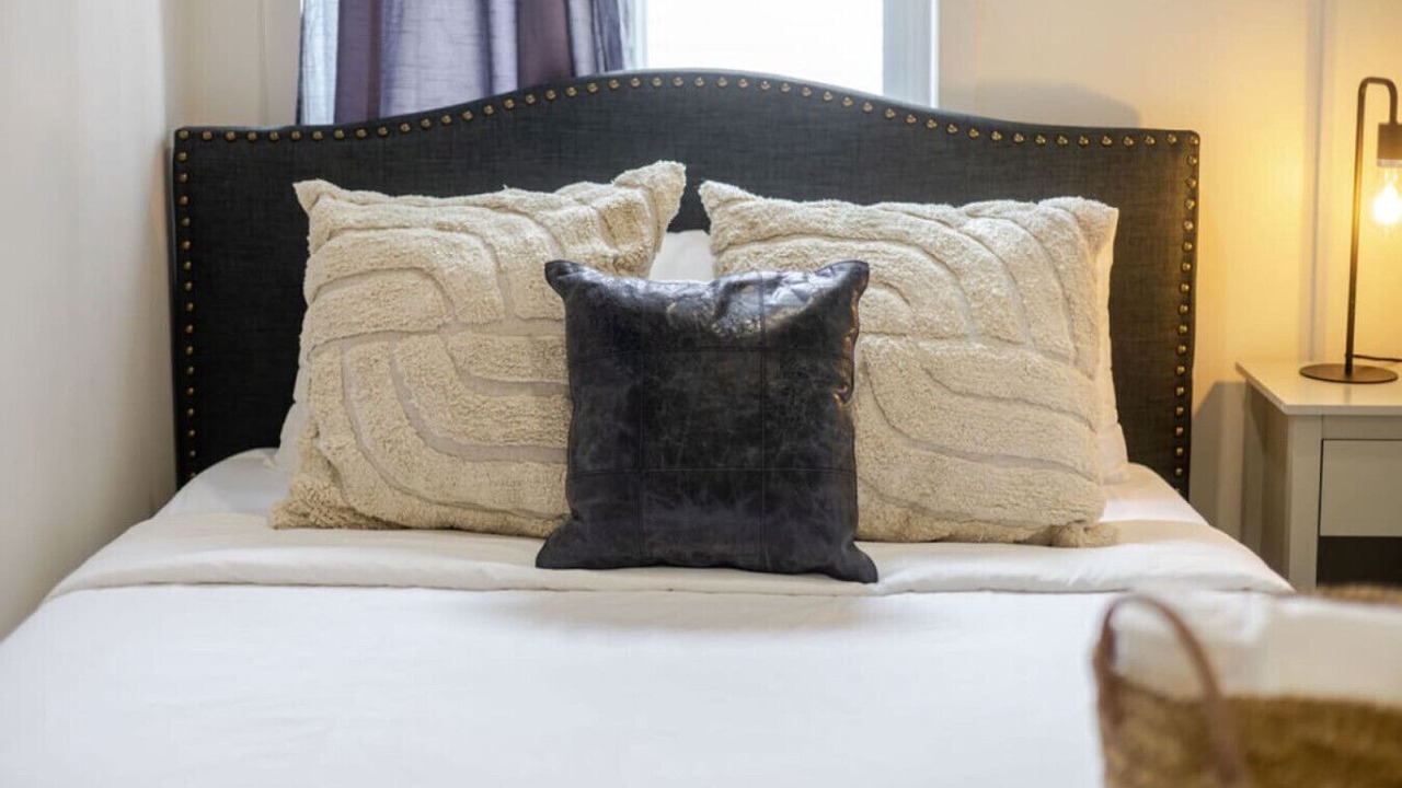Photo of Bedroom in Cote-Des-Neiges—Notre-Dame-De-Grace