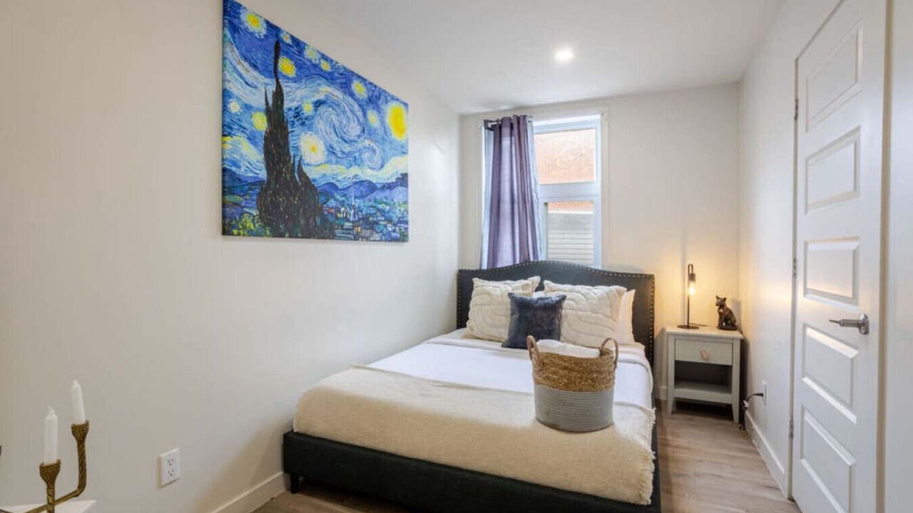 Photo of Bedroom in Cote-Des-Neiges—Notre-Dame-De-Grace