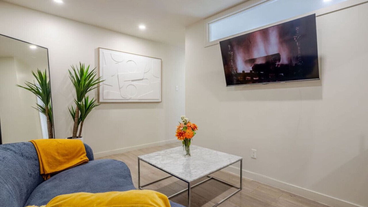 Photo of Livingroom in Cote-Des-Neiges—Notre-Dame-De-Grace