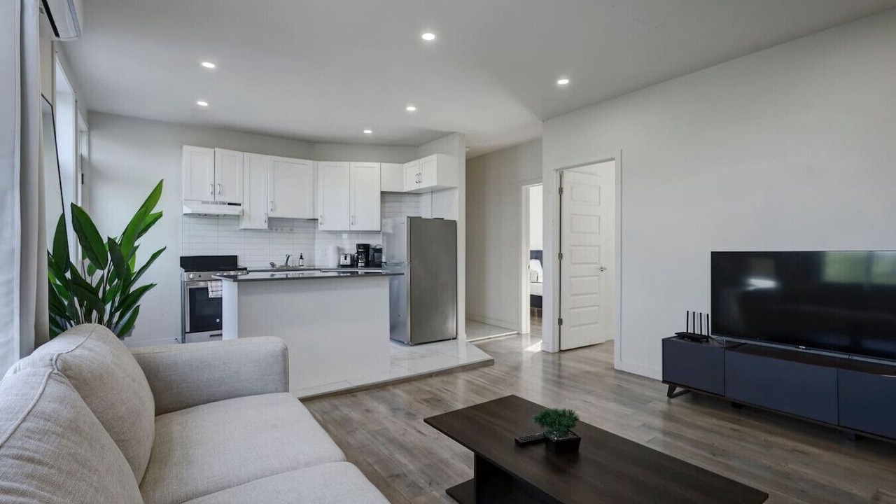 Photo of Livingroom in Cote-Des-Neiges—Notre-Dame-De-Grace
