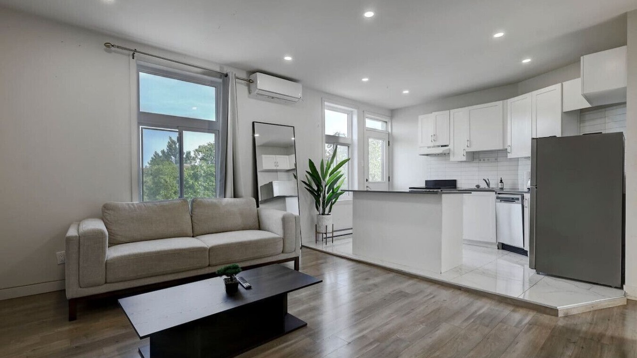 Photo of Livingroom in Cote-Des-Neiges—Notre-Dame-De-Grace