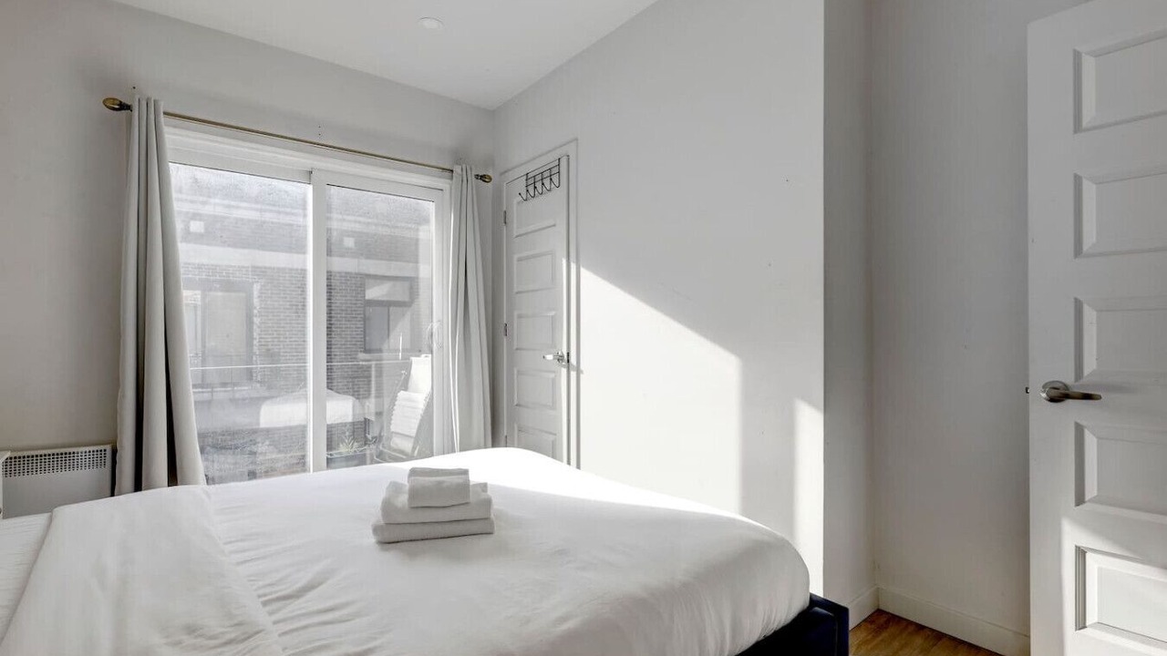 Photo of Bedroom in Cote-Des-Neiges—Notre-Dame-De-Grace