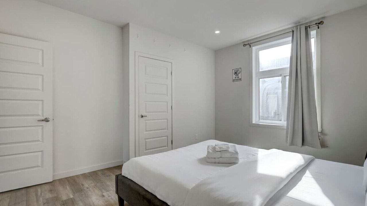 Photo of Bedroom in Cote-Des-Neiges—Notre-Dame-De-Grace