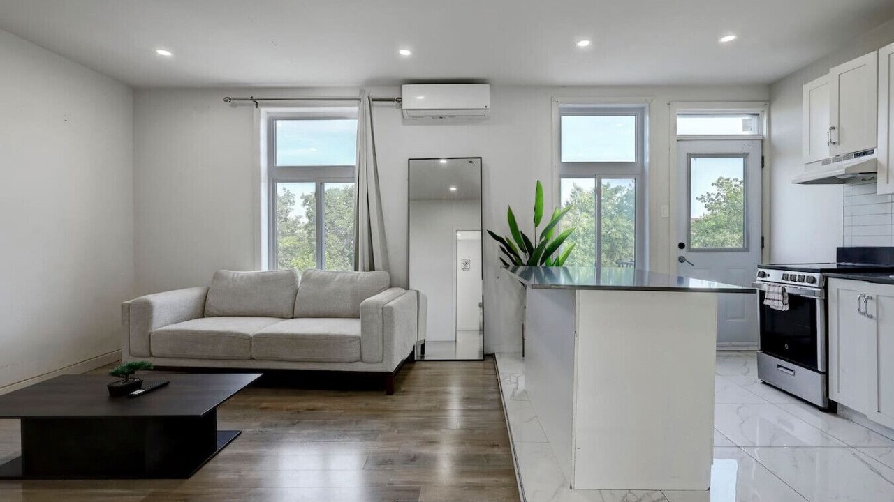 Photo of Livingroom in Cote-Des-Neiges—Notre-Dame-De-Grace