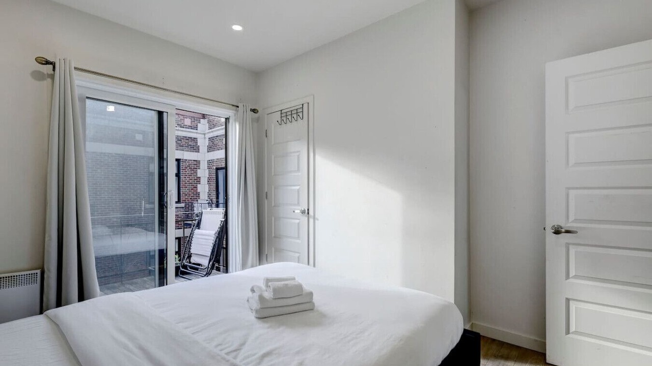 Photo of Bedroom in Cote-Des-Neiges—Notre-Dame-De-Grace