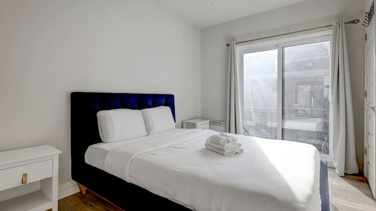 Photo of Bedroom in Cote-Des-Neiges—Notre-Dame-De-Grace