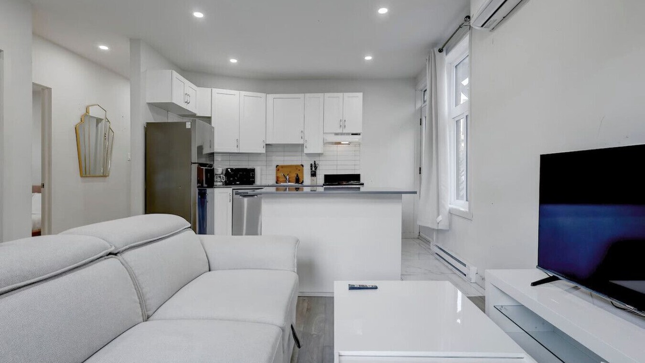 Photo of Livingroom in Cote-Des-Neiges—Notre-Dame-De-Grace