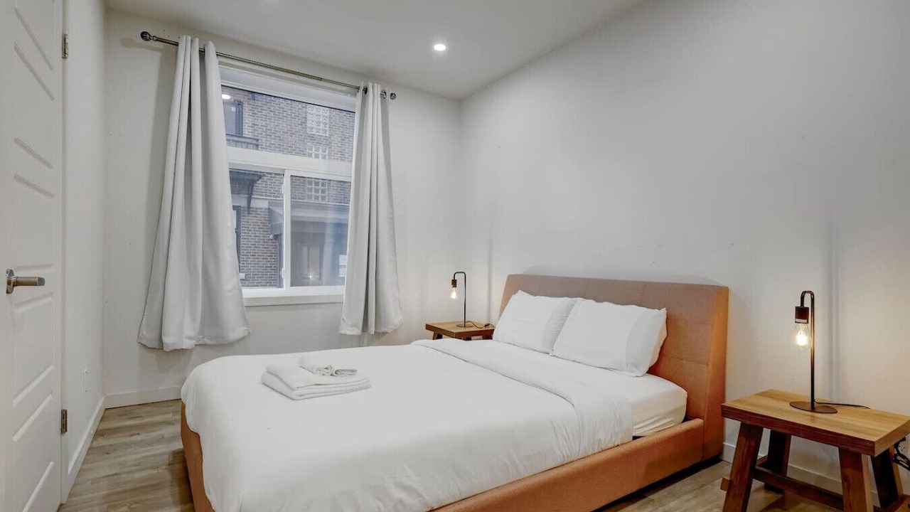 Photo of Bedroom in Cote-Des-Neiges—Notre-Dame-De-Grace