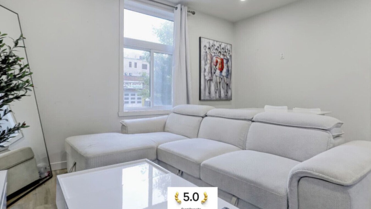 Photo of Livingroom in Cote-Des-Neiges—Notre-Dame-De-Grace