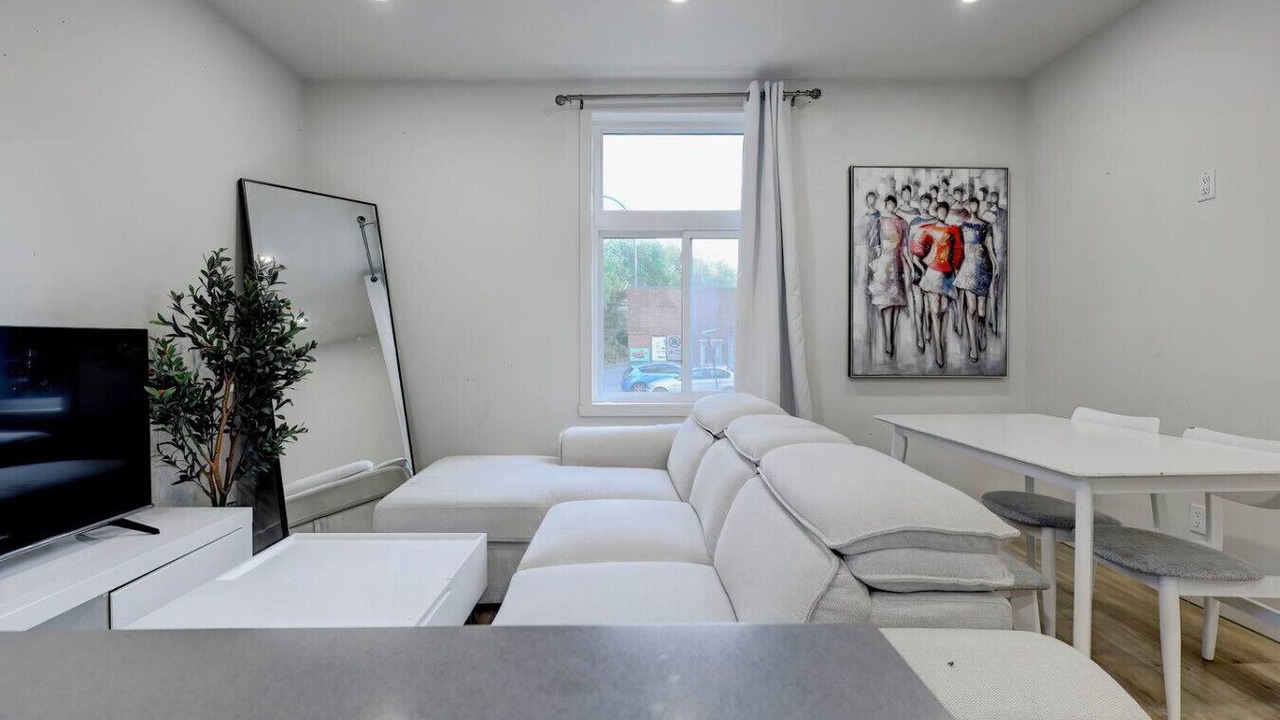 Photo of Livingroom in Cote-Des-Neiges—Notre-Dame-De-Grace