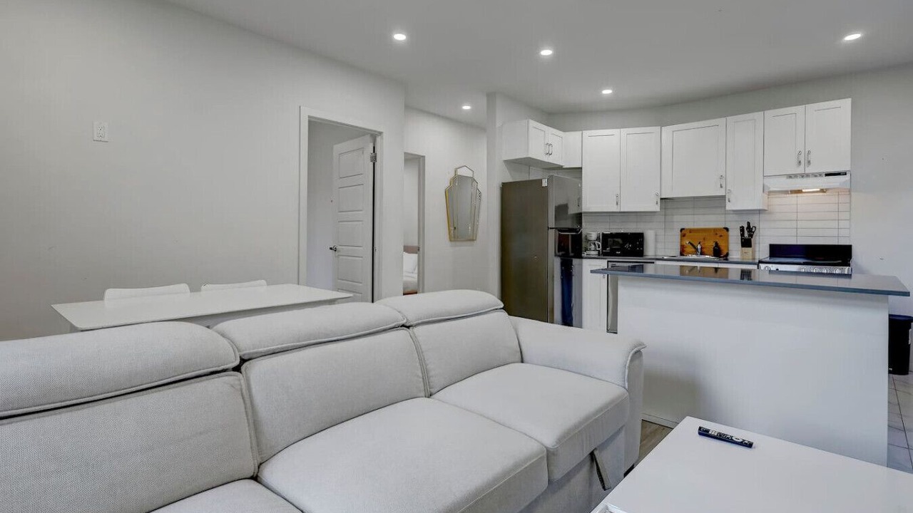 Photo of Livingroom in Cote-Des-Neiges—Notre-Dame-De-Grace
