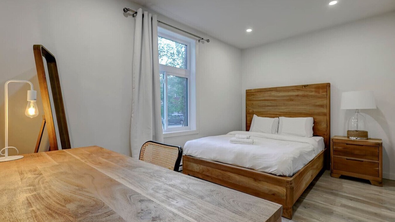 Photo of Bedroom in Cote-Des-Neiges—Notre-Dame-De-Grace