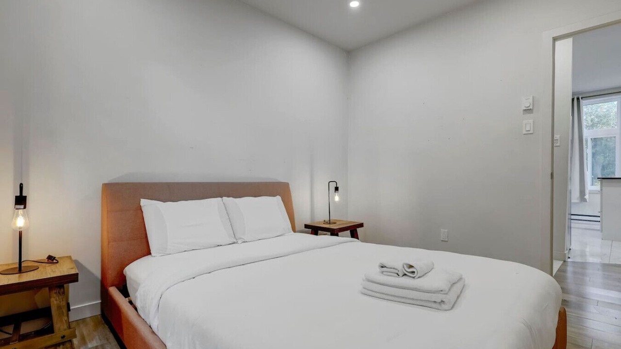 Photo of Bedroom in Cote-Des-Neiges—Notre-Dame-De-Grace