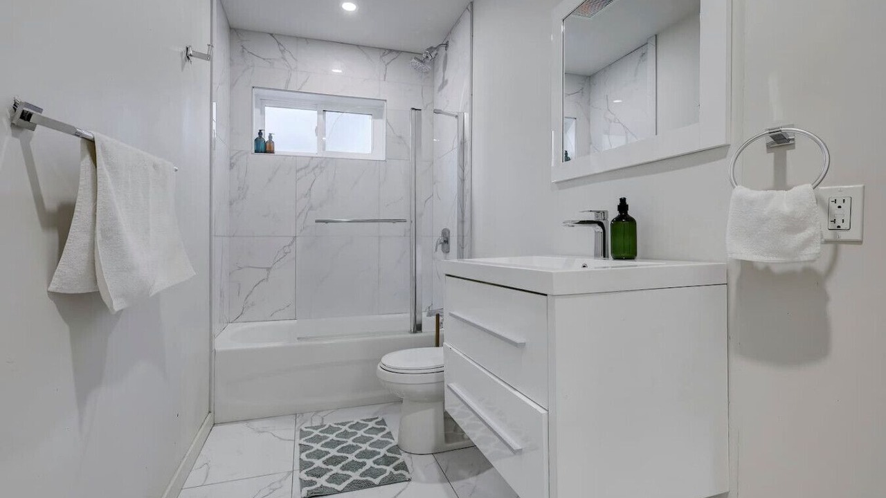 Photo of Bathroom in Cote-Des-Neiges—Notre-Dame-De-Grace