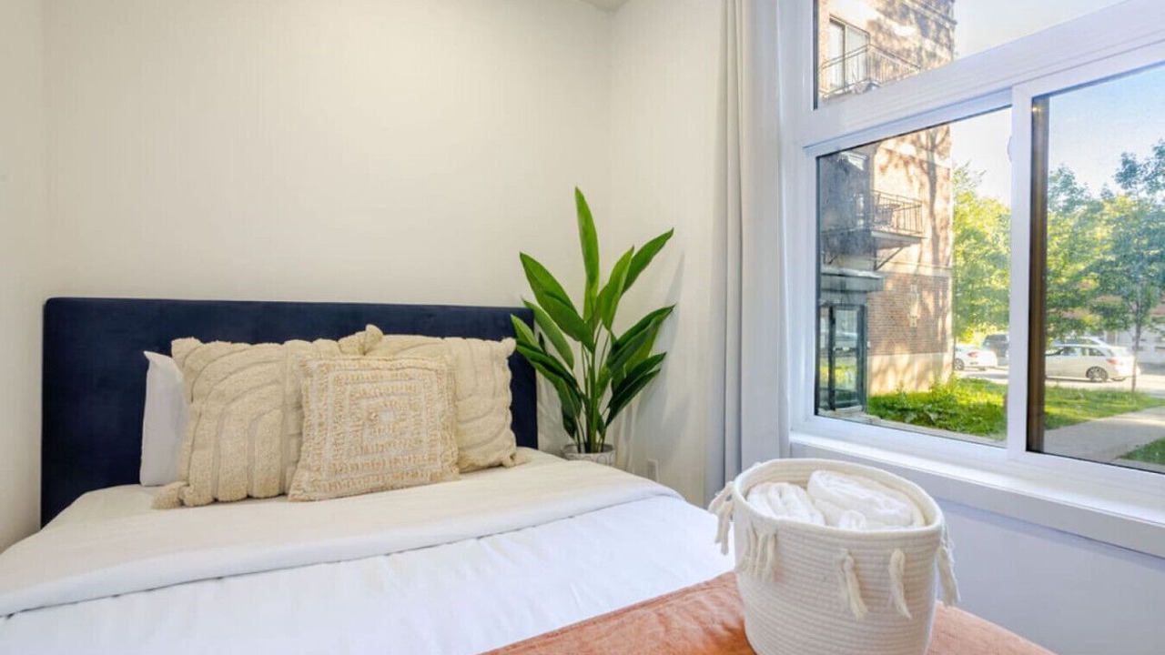 Photo of Bedroom in Cote-Des-Neiges—Notre-Dame-De-Grace