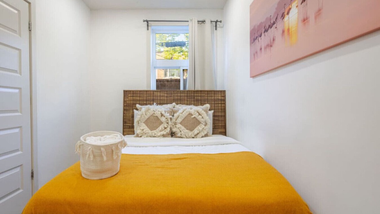 Photo of Bedroom in Cote-Des-Neiges—Notre-Dame-De-Grace