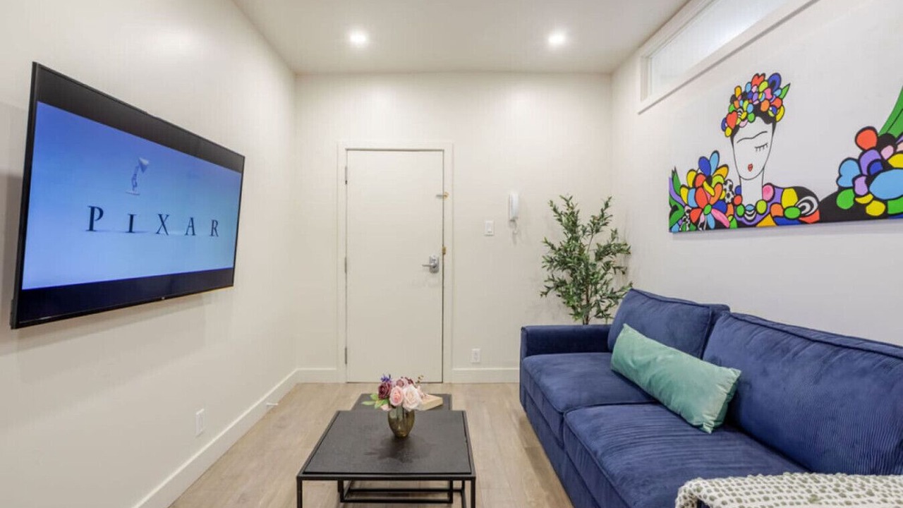 Photo of Livingroom in Cote-Des-Neiges—Notre-Dame-De-Grace