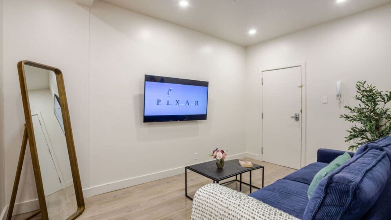 Photo of Livingroom in Cote-Des-Neiges—Notre-Dame-De-Grace