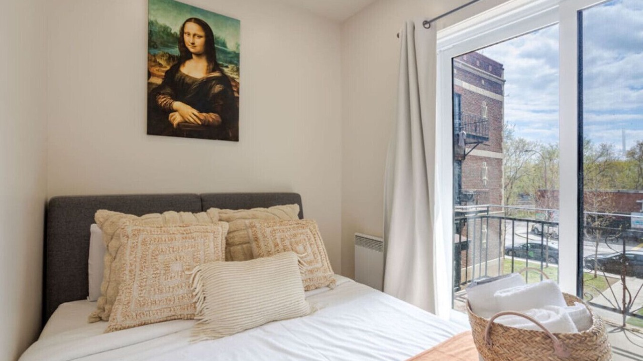 Photo of Bedroom in Cote-Des-Neiges—Notre-Dame-De-Grace