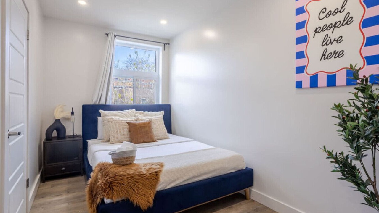 Photo of Bedroom in Cote-Des-Neiges—Notre-Dame-De-Grace
