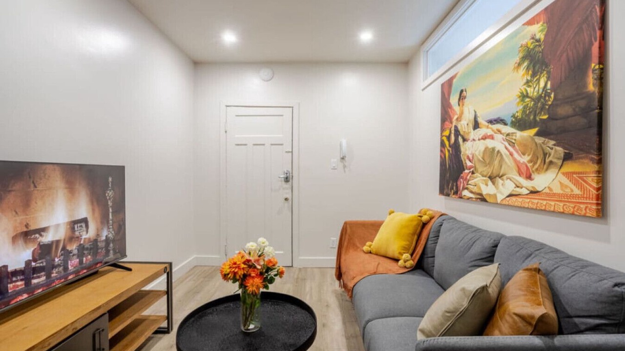 Photo of Livingroom in Cote-Des-Neiges—Notre-Dame-De-Grace