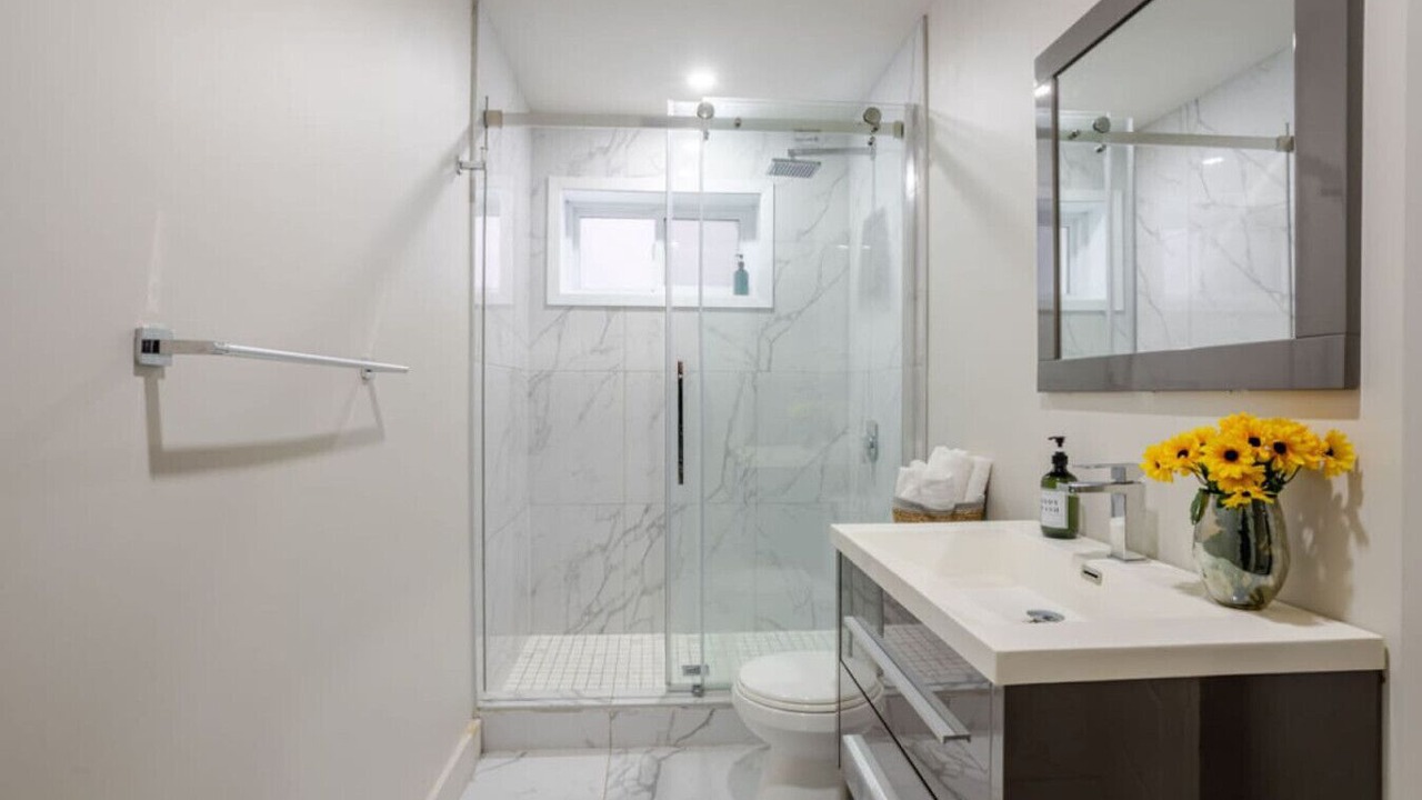 Photo of Bathroom in Cote-Des-Neiges—Notre-Dame-De-Grace