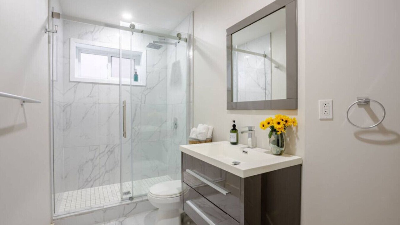 Photo of Bathroom in Cote-Des-Neiges—Notre-Dame-De-Grace