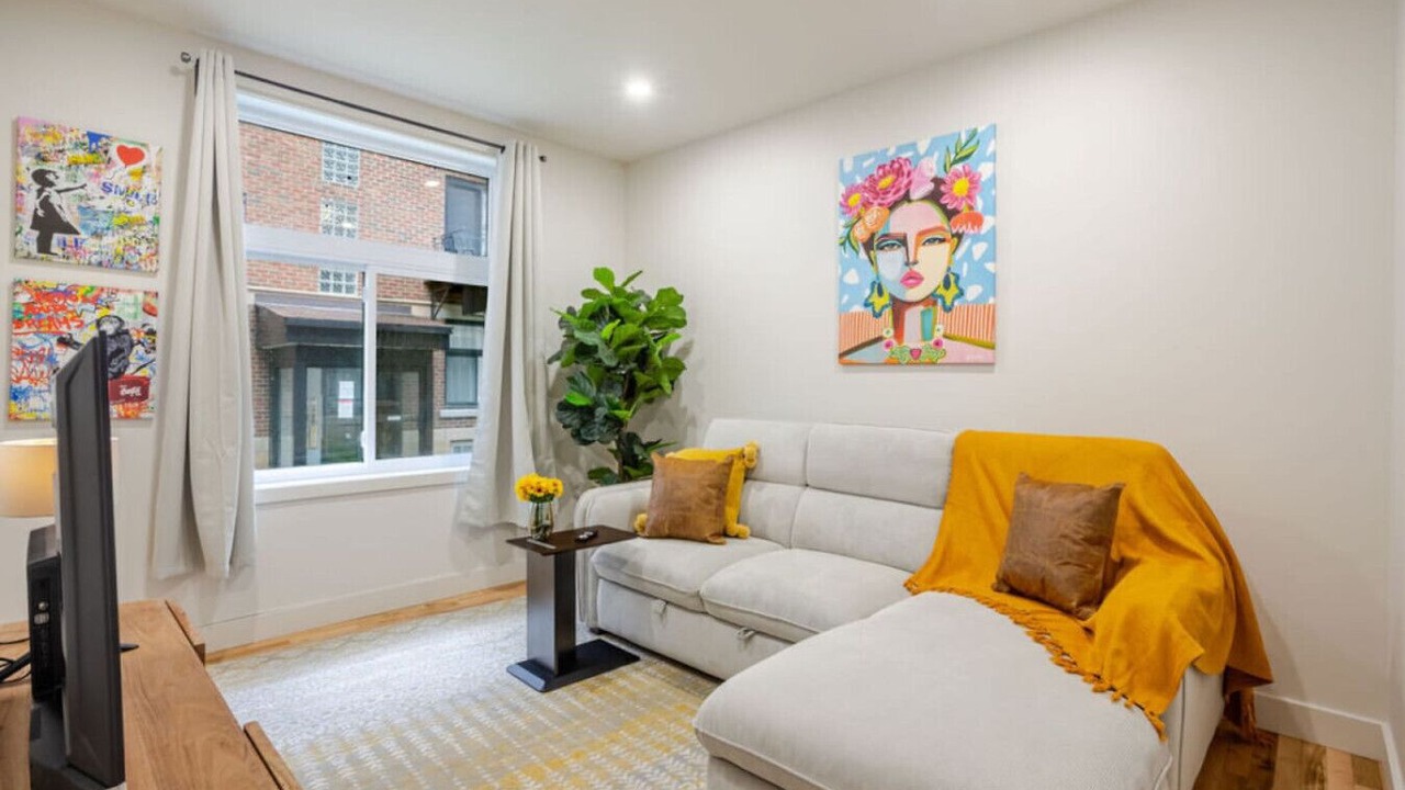 Photo of Livingroom in Cote-Des-Neiges—Notre-Dame-De-Grace