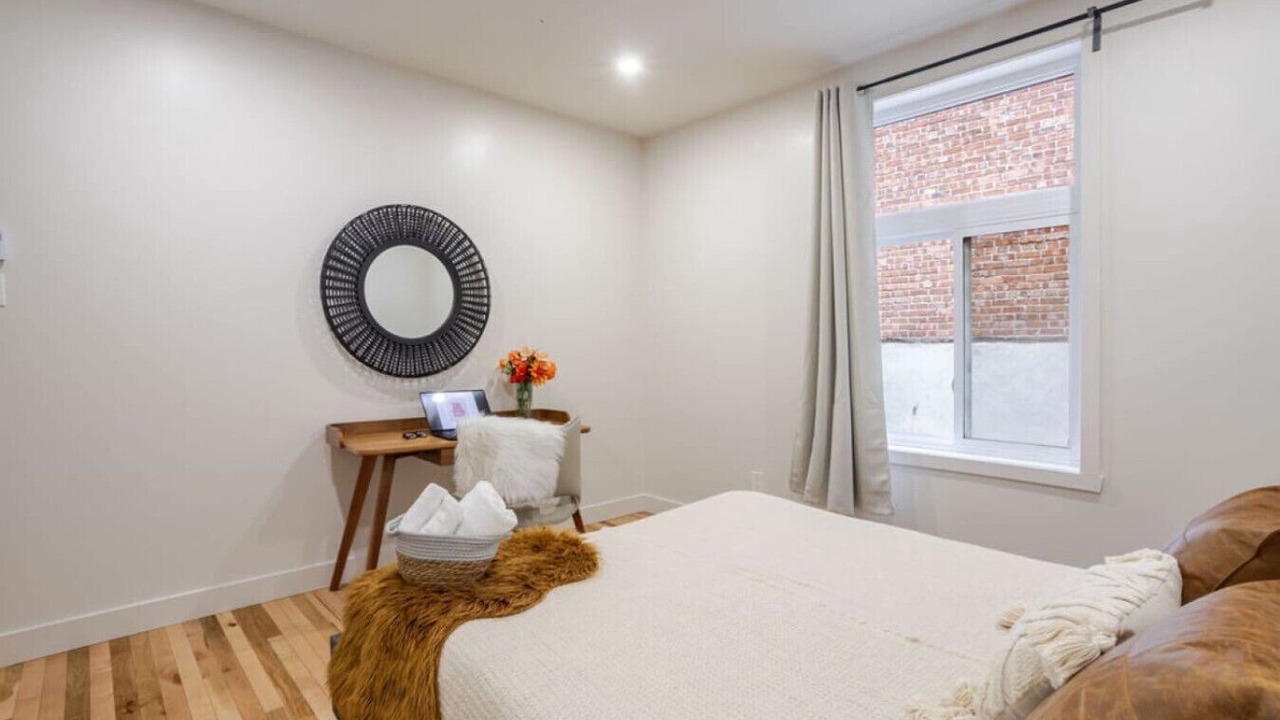 Photo of Bedroom in Cote-Des-Neiges—Notre-Dame-De-Grace