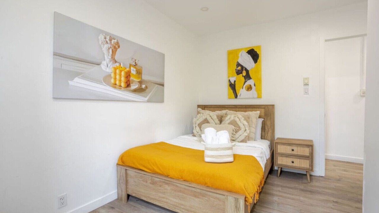 Photo of Bedroom in Cote-Des-Neiges—Notre-Dame-De-Grace
