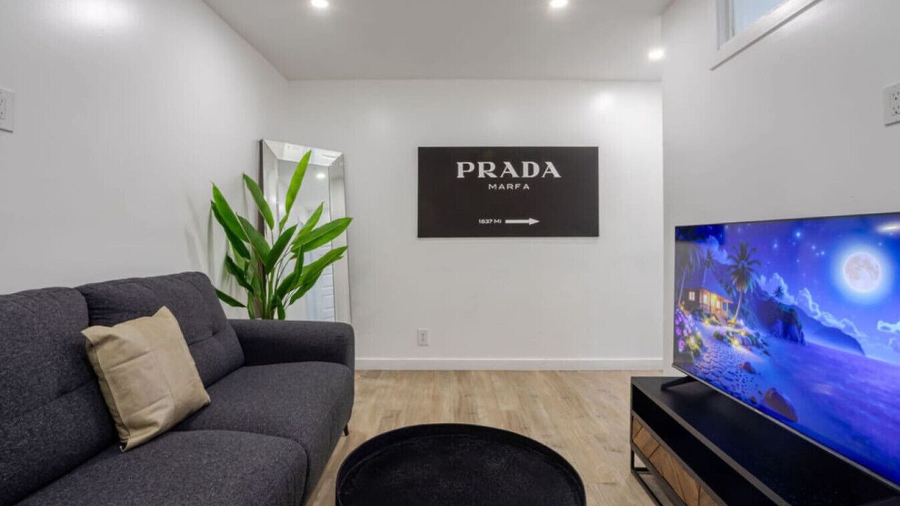 Photo of Livingroom in Cote-Des-Neiges—Notre-Dame-De-Grace