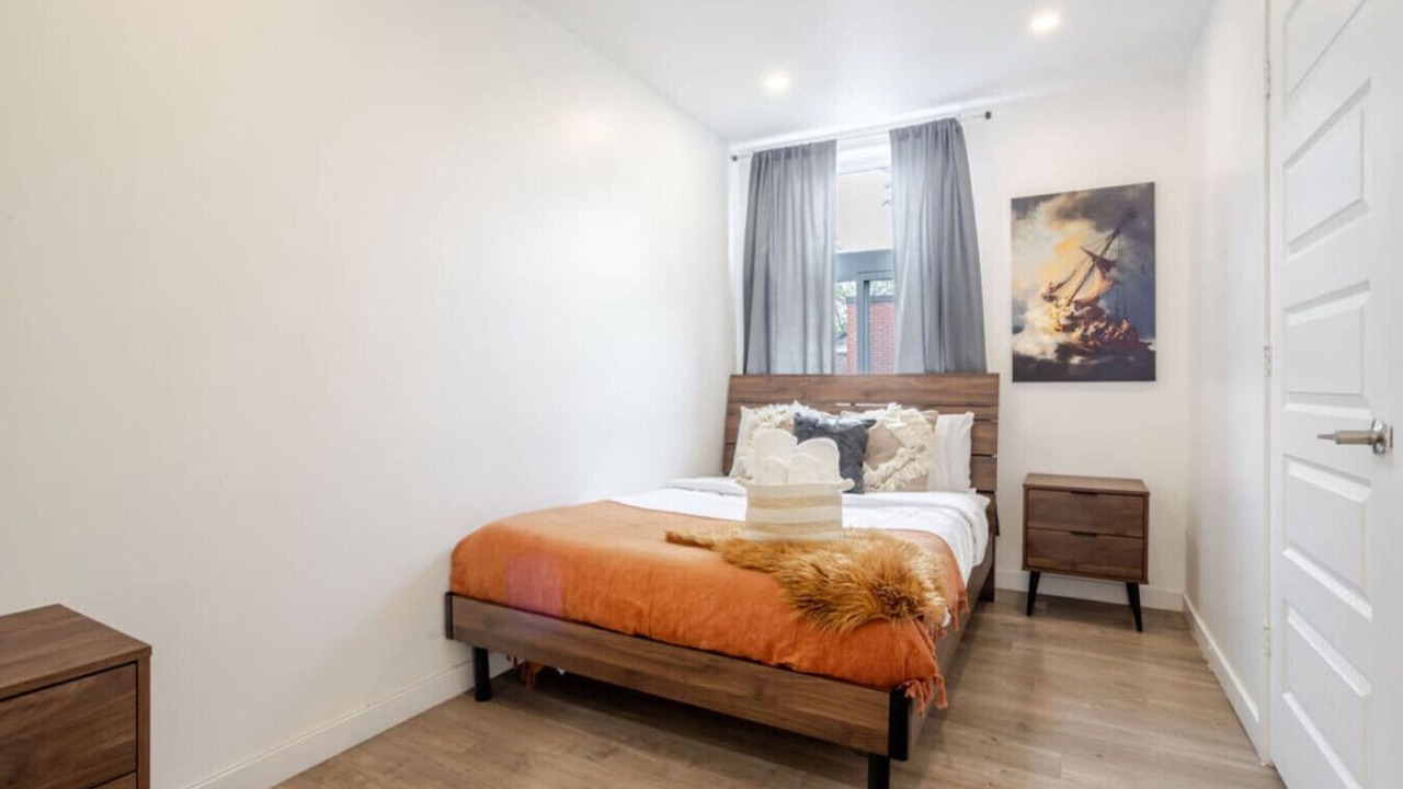 Photo of Bedroom in Cote-Des-Neiges—Notre-Dame-De-Grace