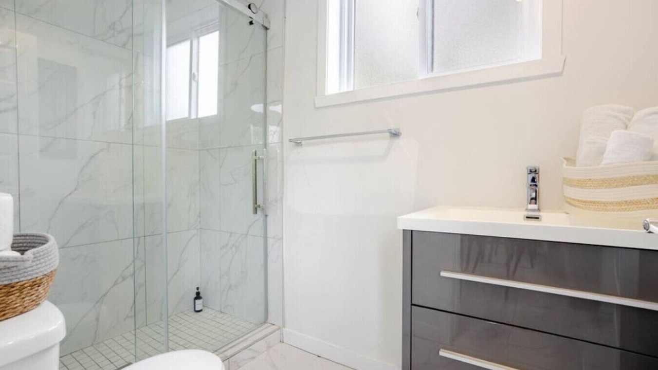 Photo of Bathroom in Cote-Des-Neiges—Notre-Dame-De-Grace