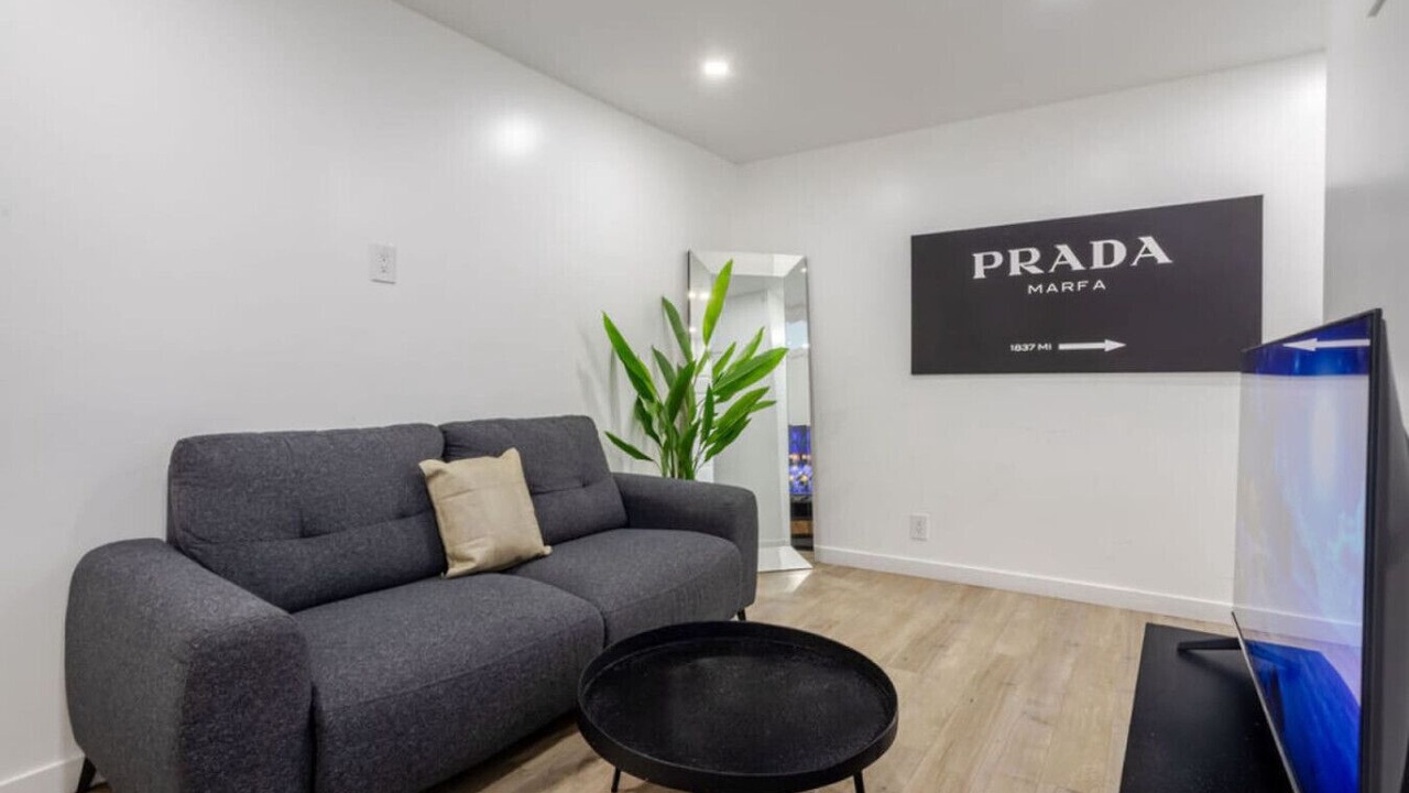 Photo of Livingroom in Cote-Des-Neiges—Notre-Dame-De-Grace