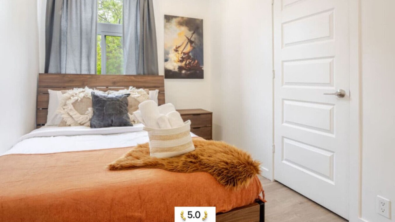 Photo of Bedroom in Cote-Des-Neiges—Notre-Dame-De-Grace