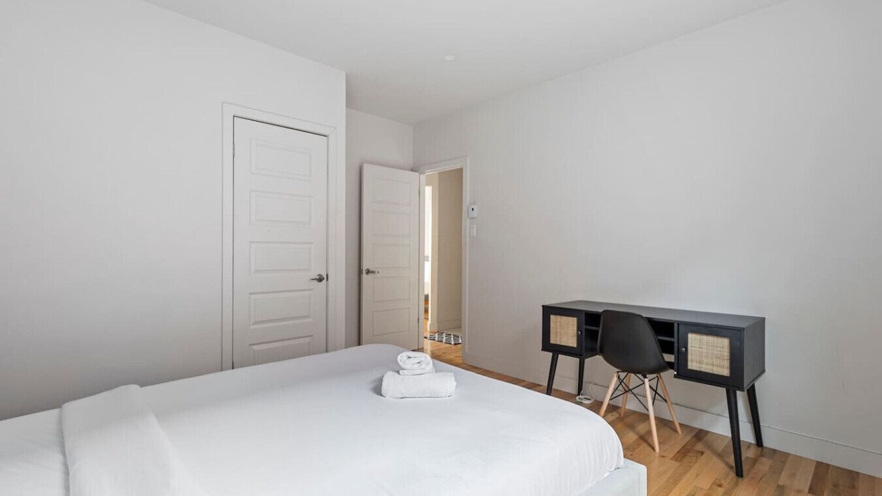 Photo of Bedroom in Cote-Des-Neiges—Notre-Dame-De-Grace