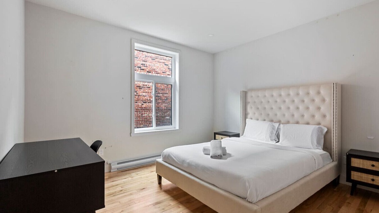 Photo of Bedroom in Cote-Des-Neiges—Notre-Dame-De-Grace