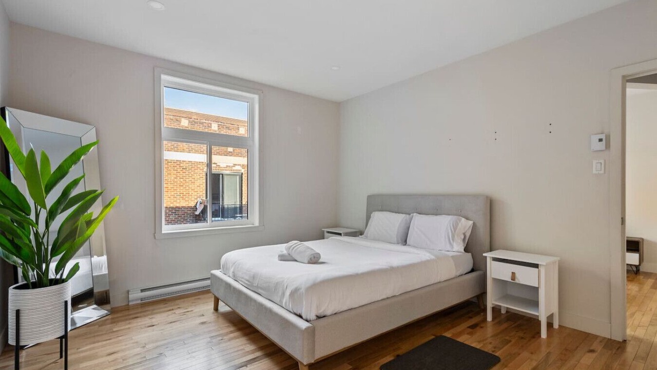 Photo of Bedroom in Cote-Des-Neiges—Notre-Dame-De-Grace